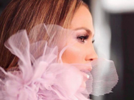 Jennifer Lopez w sukni rodem z Japonii